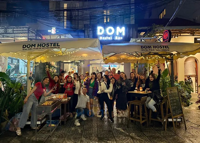 Dom Hostel And Bar