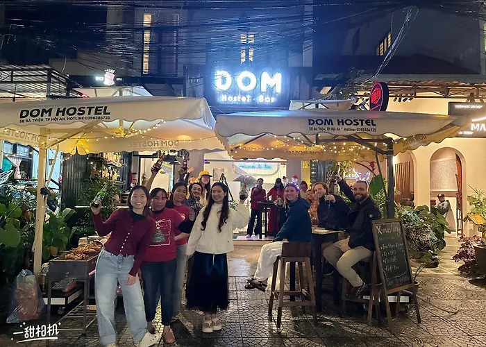 Dom Hostel And Bar